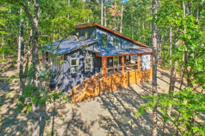 Chic Broken Bow Cabin with Hot Tub and Gas Grill!